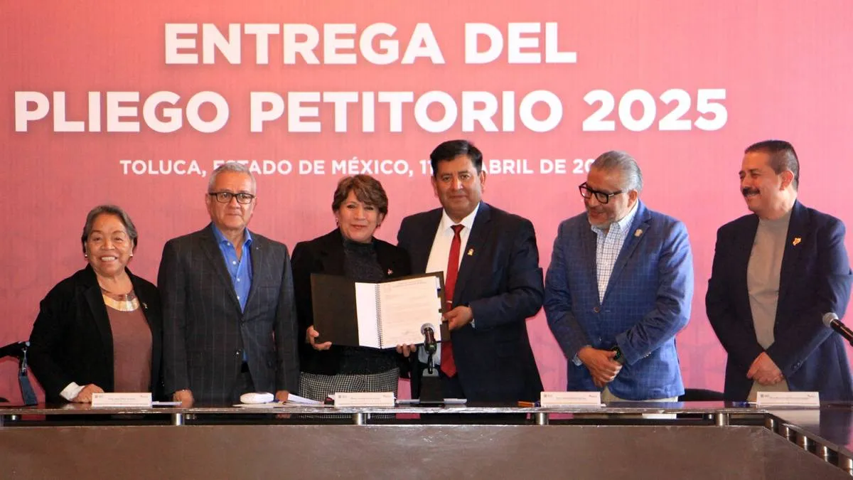Dirigente del SMSEM entrega pliego petitorio a gobernadora