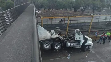 Accidente en Circuito Interior afecta circulación al oriente de CDMX