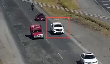 Aseguran vehículo implicado en fraude sobre la Atlacomulco-Toluca