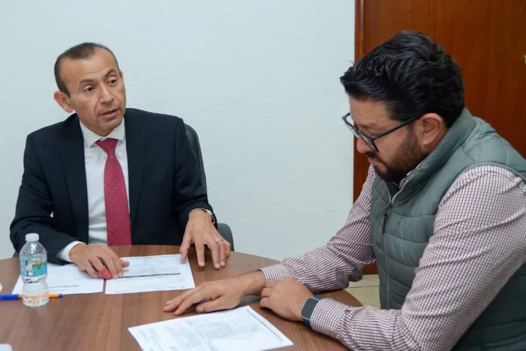 Firman convenio para fortalecer infraestructura vial en Almoloya de Juárez
