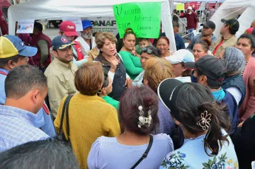 Delfina Gómez visita de nuevo calles afectadas de Chalco