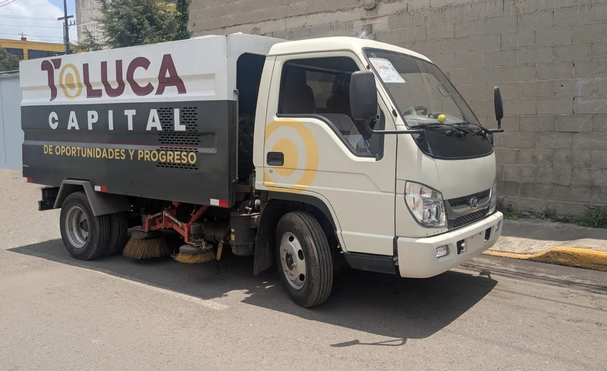 Barredoras eléctricas retiran más de 28 toneladas de basura en Toluca