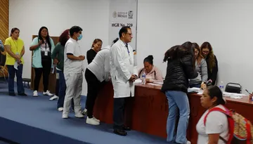Trabajadores de la clínica 220 del IMSS en Toluca denuncian irregularidades en consulta salarial