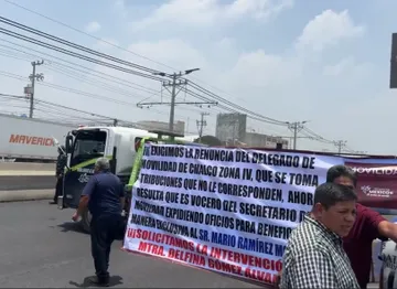 Transportistas bloquean la México-Cuautla en Chalco, denuncian presunta extorsión de funcionarios