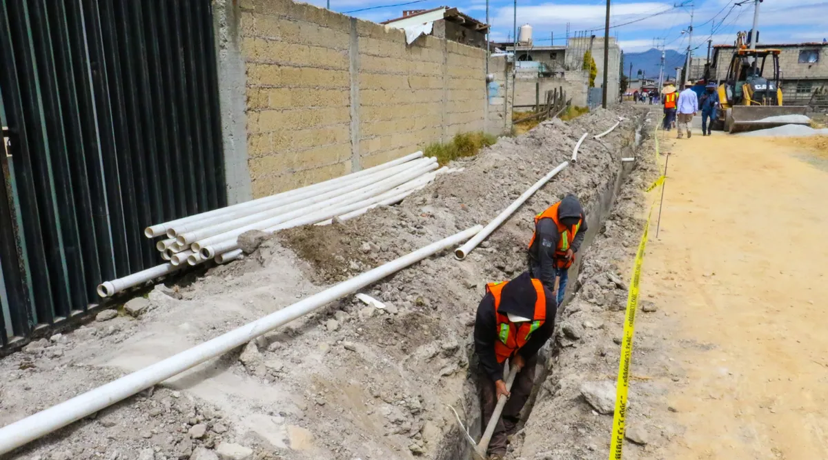 Toluca: Construyen red de agua potable y drenaje en San Nicolás Tolentino