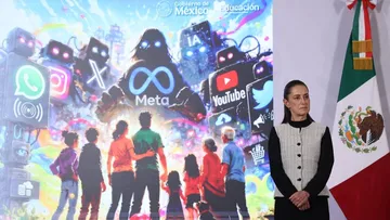 Especialistas y autoridades educativas analizan medidas para regular el uso de celulares y redes sociales entre estudiantes.