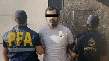 Fernando Farías Laguna es extraditado de Argentina a México para enfrentar acusaciones por su presunta participación en una red de contrabando de combustible.
