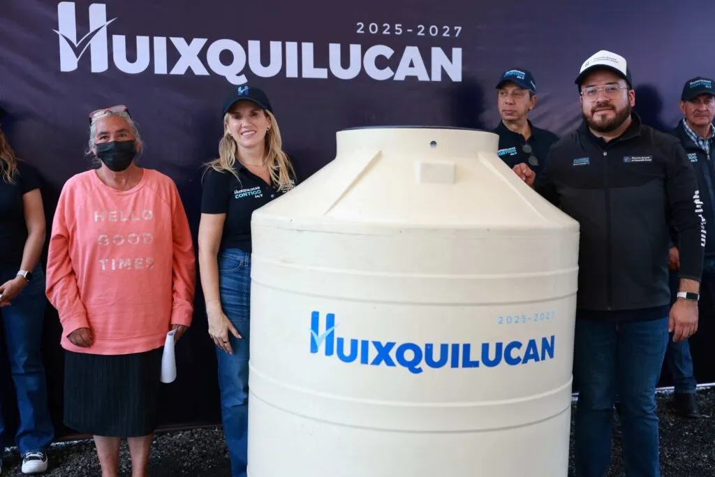 Entrega Huixquilucan apoyos a la vivienda en beneficio de más de mil familias