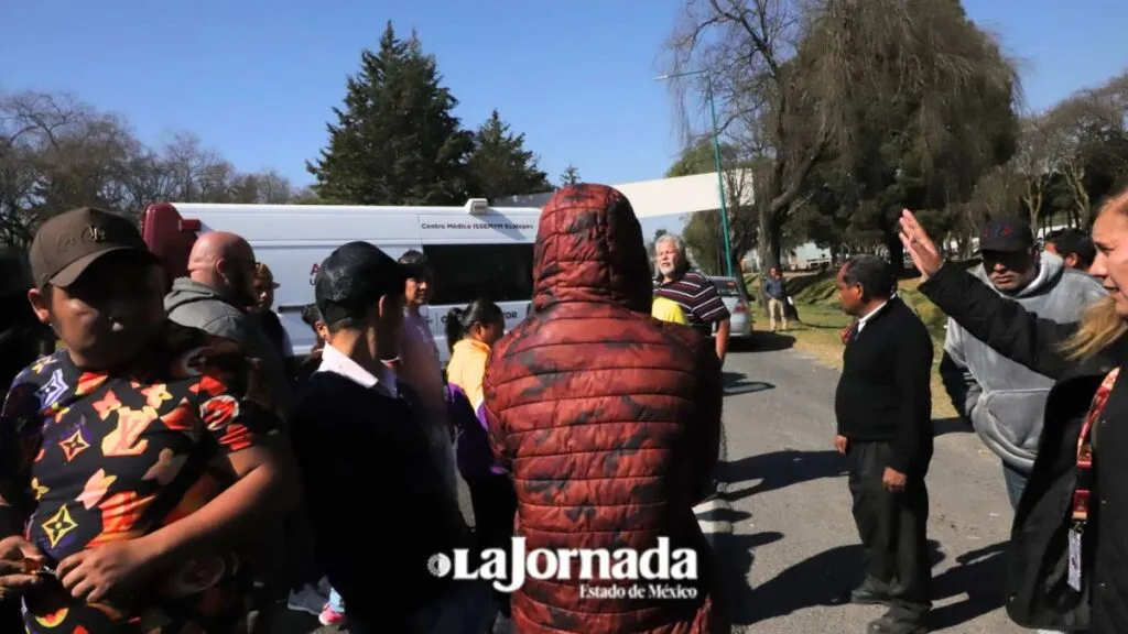 Taxistas cierran Tollocan, dirección a Toluca