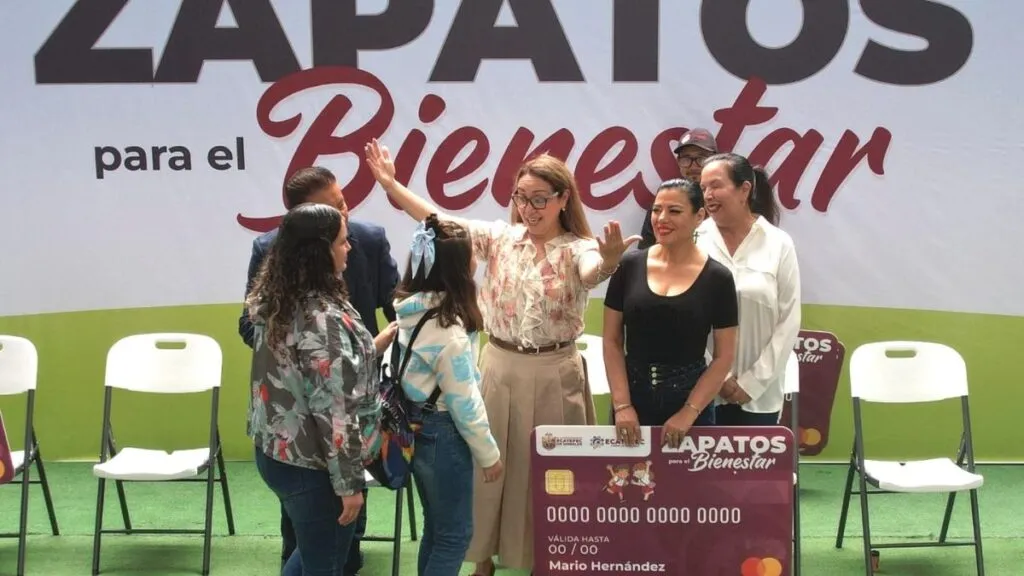 Azucena Cisneros inició la entrega de 35 mil apoyos del programa “Zapatos para el Bienestar”