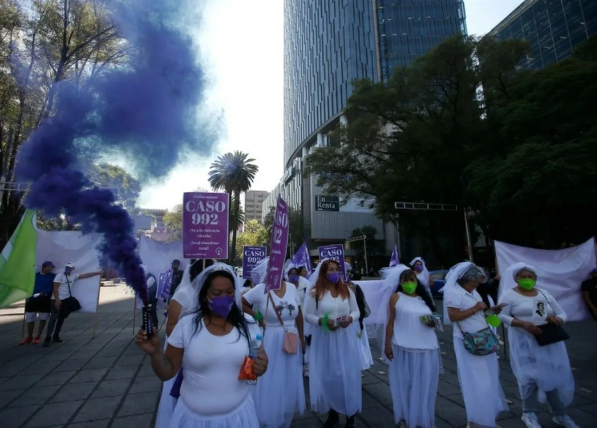 Ahora en el artículo 6 de dicha ley se explica cuáles son los tipos de violencia contras las mujeres y ahí se encuentra la "violencia a través de interpósita persona", comúnmente conocida como violencia vicaria. Foto: La Jornada