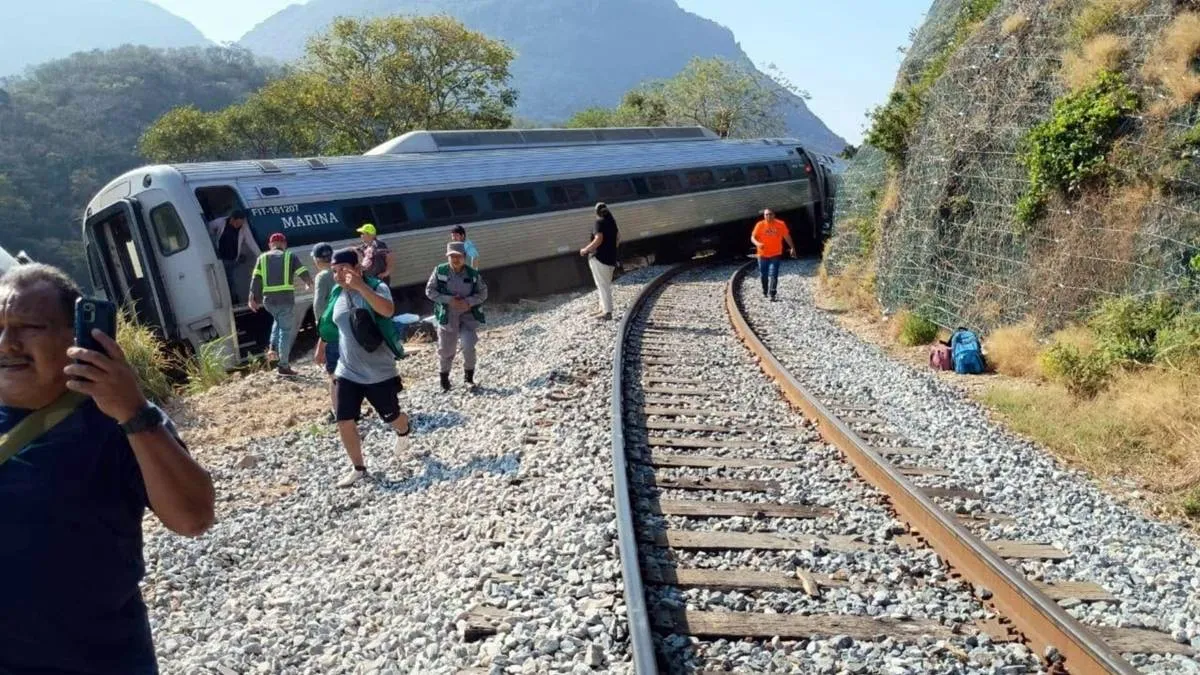 Descarrilamiento del Tren interoceánico en Oaxaca deja 13 fallecidos  y 98 heridos