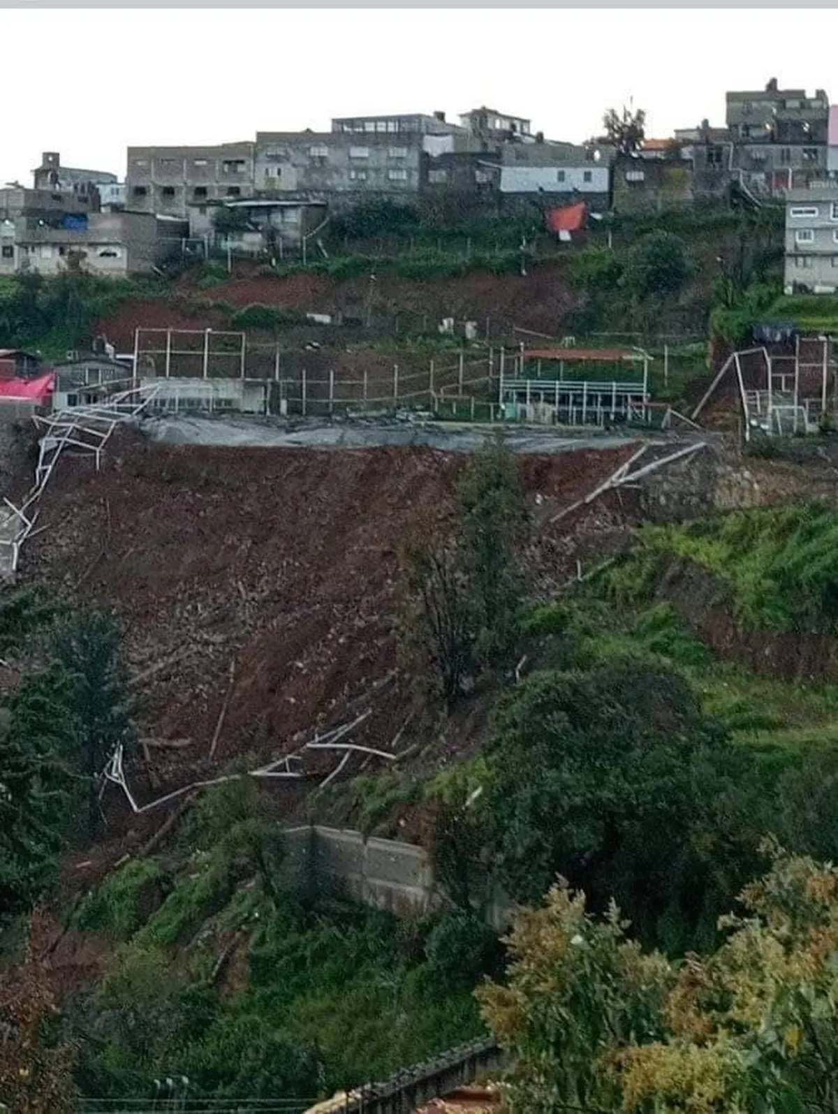 Naucalpan: deslave de cerro ocasionó muerte de trabajador de Mitigación de Riesgos de PC