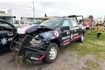 Choque entre patrulla y camioneta deja tres lesionados en la carretera Atlacomulco-El Oro