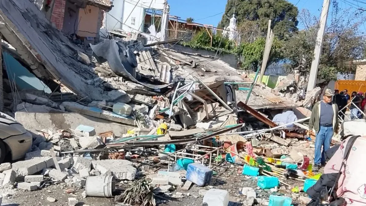 El tránsito en la zona permanece restringido para facilitar el trabajo de los equipos de rescate.