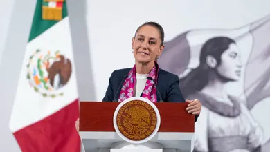 Claudia Sheinbaum afirmó que “las deudas no se politizan, se pagan” y se reunirá con acreedores de Salinas Pliego; destacó logros y reformas.