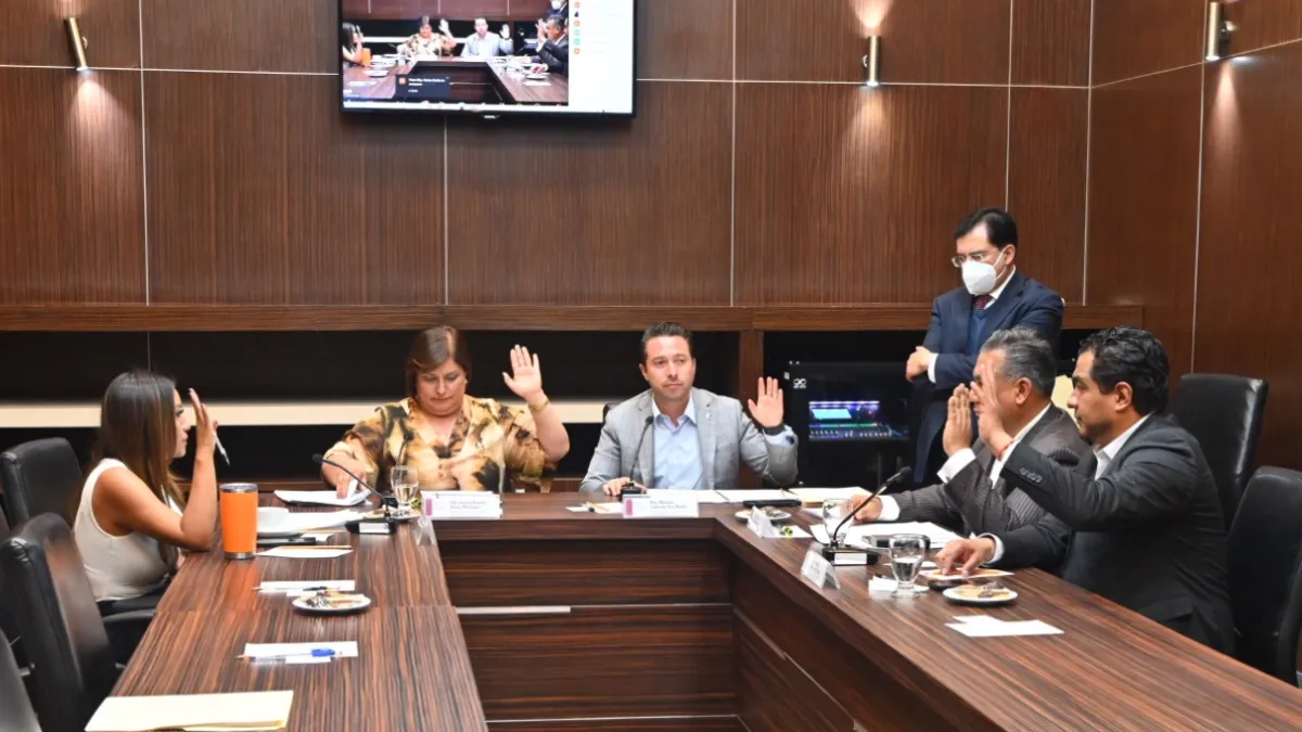 Aprueban en comisiones certificación de mandos policiacos en Edomex
