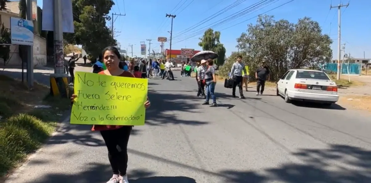 [VIDEO] Habitantes de Capulhuac exigen la destitución de la alcaldesa tras agresión a psicóloga del DIF