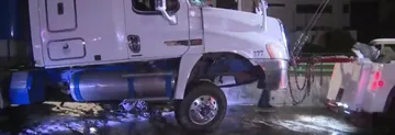 ¡Cuidado! Cerrada la México-Toluca por accidente de tráiler