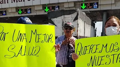 Los inconformes advirtieron que permanecerán en el lugar hasta que sean atendidos y se dé una solución a su demanda, en tanto.