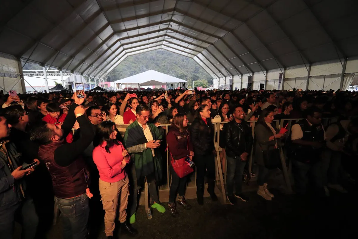 Mexiquenses viven y disfrutan del Festival de las Luciérnagas en Amecameca