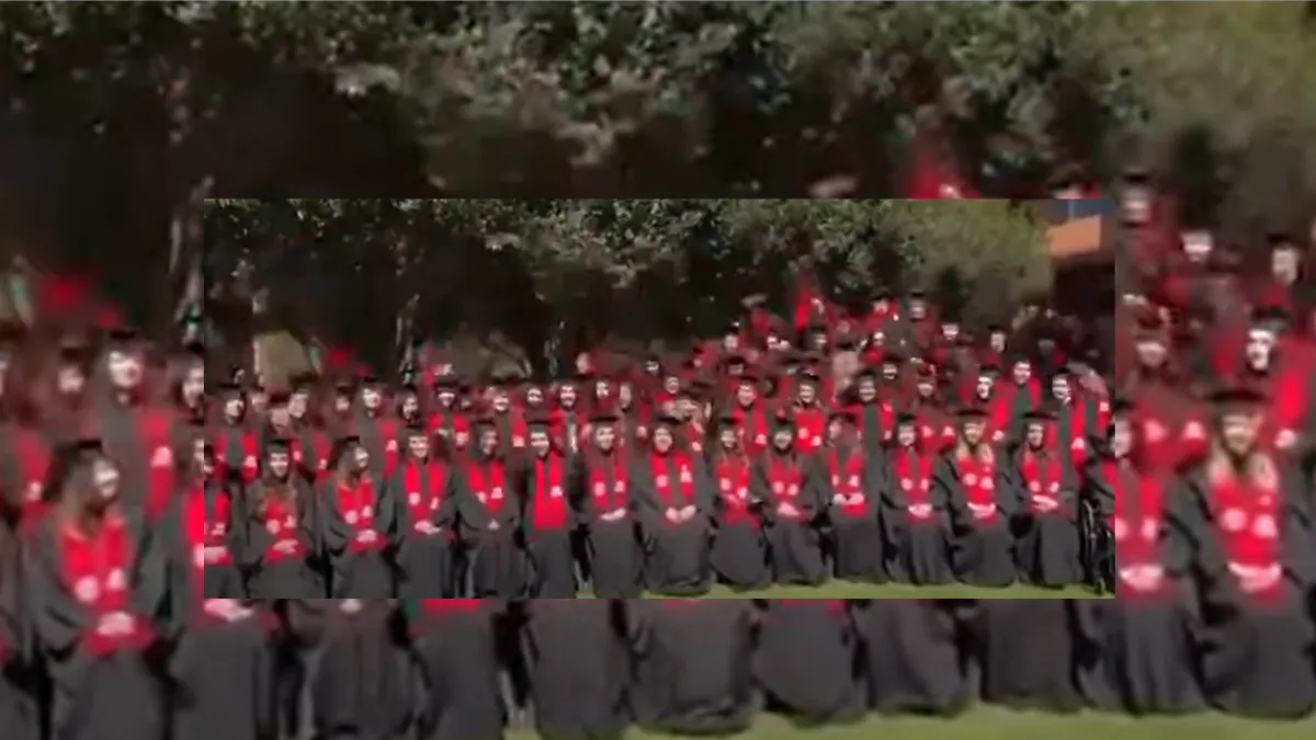 Se derrumban gradas durante foto de graduación en La Ibero en CDMX [VIDEO]