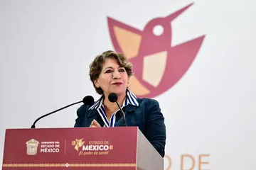 Foto de Delfina Gómez, quien anunció el apoyo del Estado de México a Guerrero por el paso de Otis.