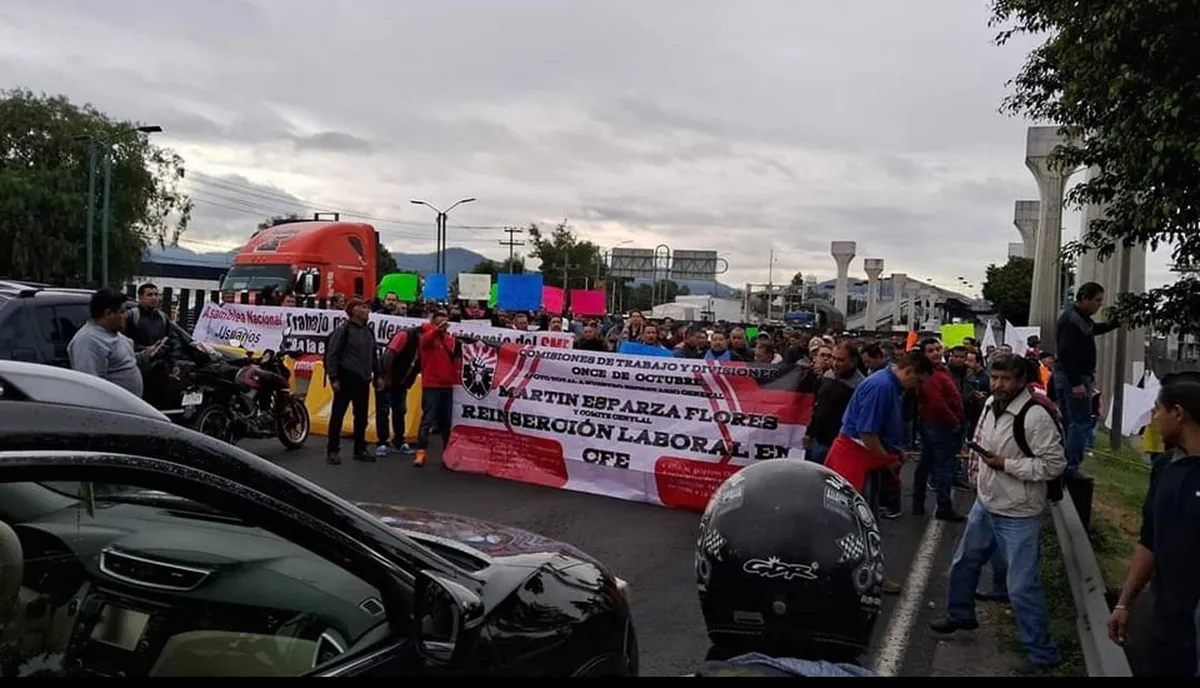 México- Querétaro: Manifestantes bloquean autopista