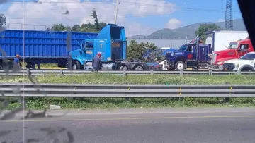 (VIDEO) Se registra bloqueo en la caseta de Tepotzotlán con dirección a CDMX