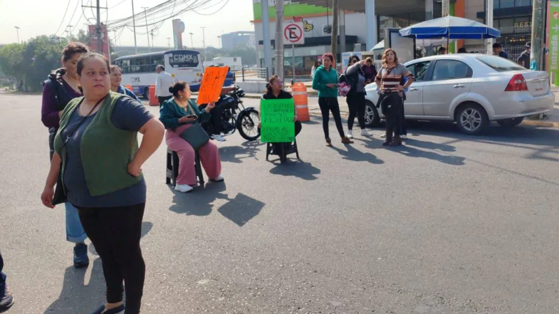 Tlalnepantla: Bloquean avenida Jinetes por destitución de un director
