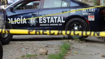 De manera preliminar, las autoridades informaron que la víctima presentaba diversas lesiones y que presuntamente habría sido atacada por una jauría de perros.