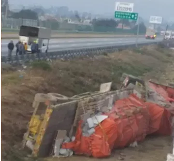 trailer-se-queda-sin-frenos-sobre-la-mexico-puebla