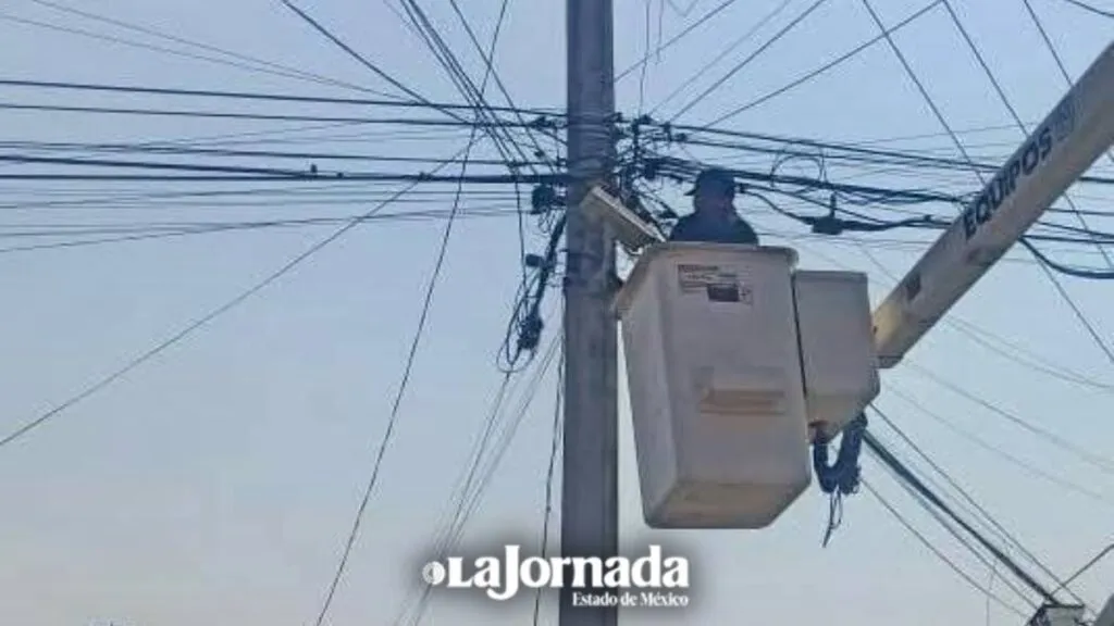 Policía realiza barrido de cámaras de videovigilancia irregulares en Naucalpan