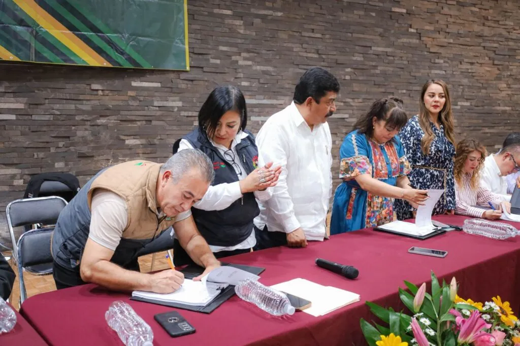 Gobierno de Texcoco firma Convenio de Prestaciones de Ley y Colaterales 2025 con el SUTEyM