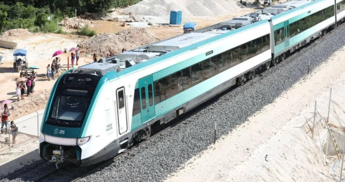 AMLO termina su sexenio con dos aeropuertos, una refinería y tres trenes; este es su legado