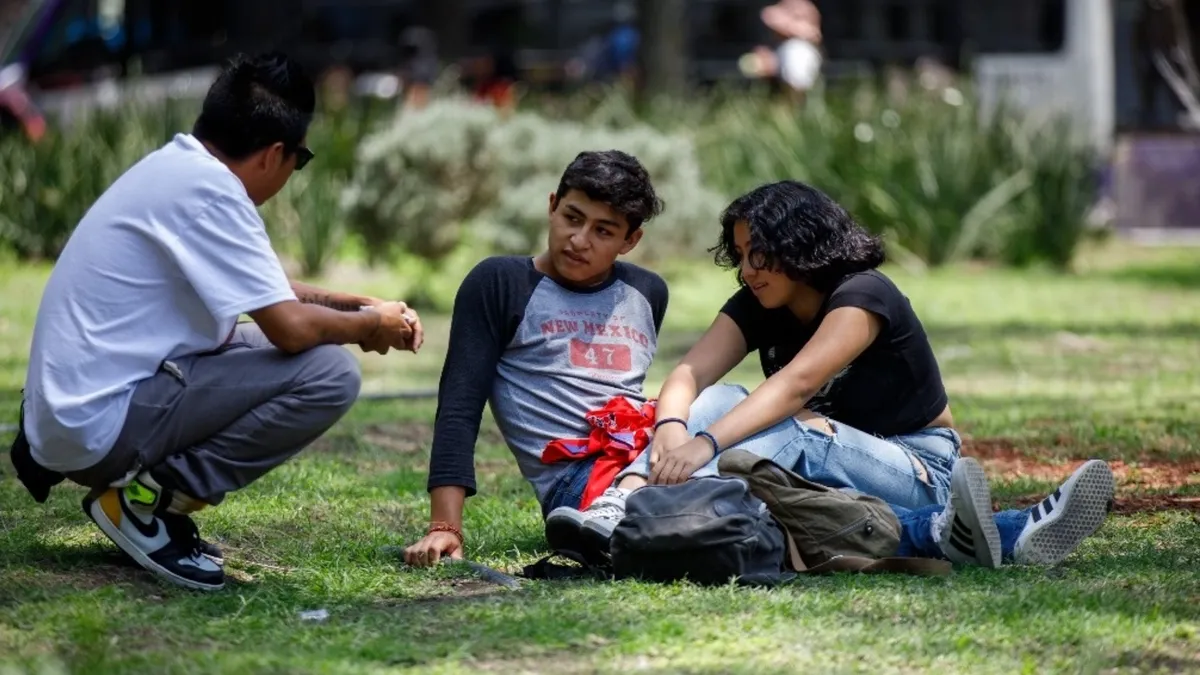 Juventud mexicana retrasa matrimonio e hijos, según INEGI