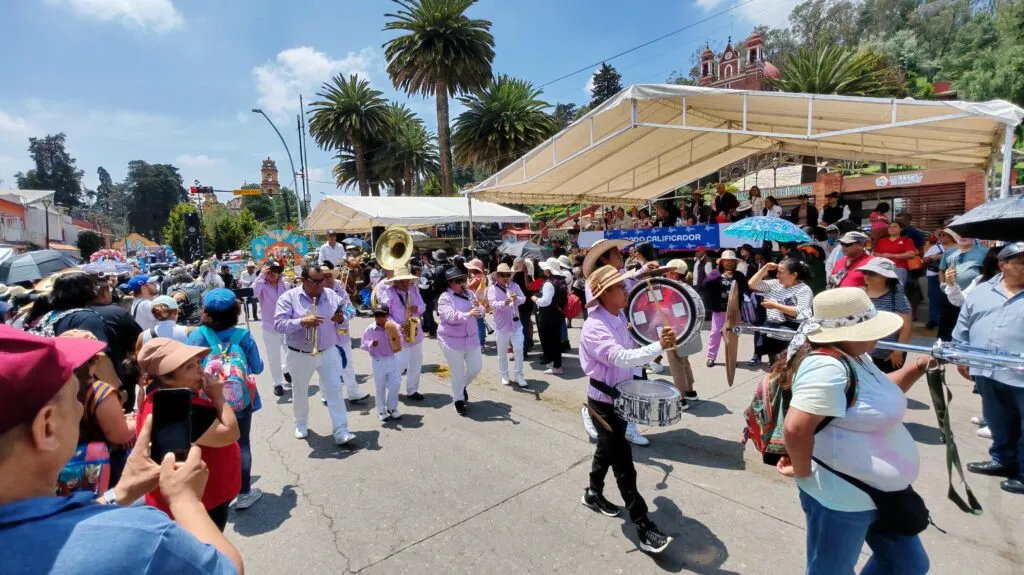Conmemoran en Metepec el Paseo de San Isidro Labrador; participan más de 800 contingentes