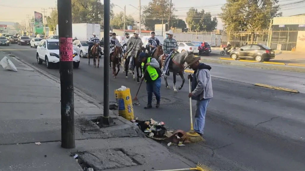 Peregrinos guadalupanos dejan 70 toneladas de basura en Ecatepec