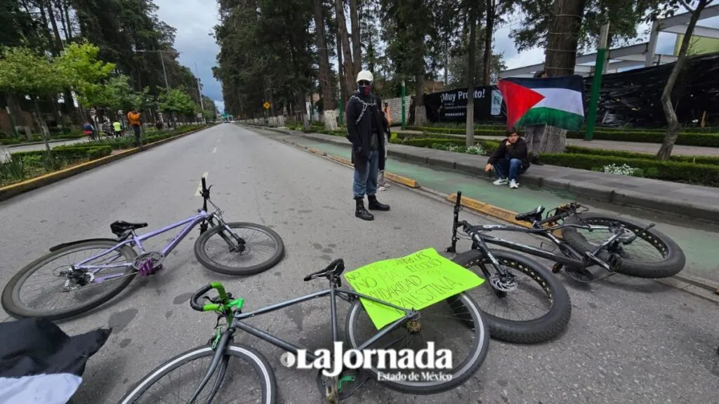 Toluca: Se manifiestan en contra de la construcción de un Starbucks en Colón