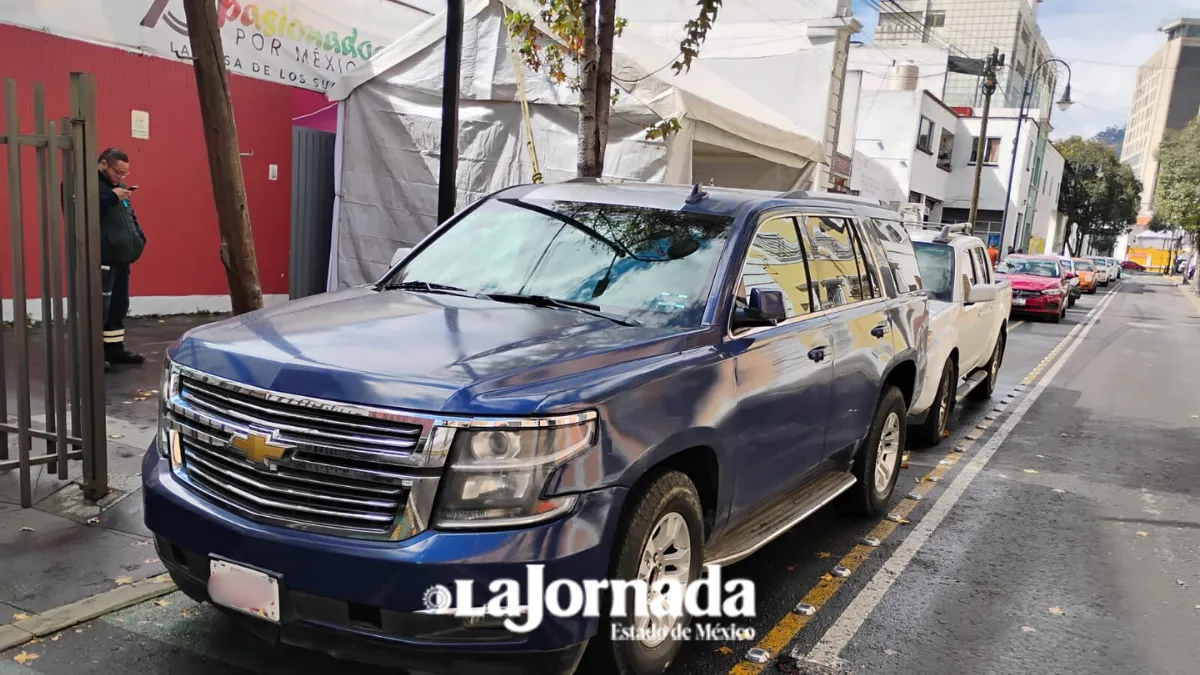 Ciclovía de Nigromante en Toluca convertida en estacionamiento