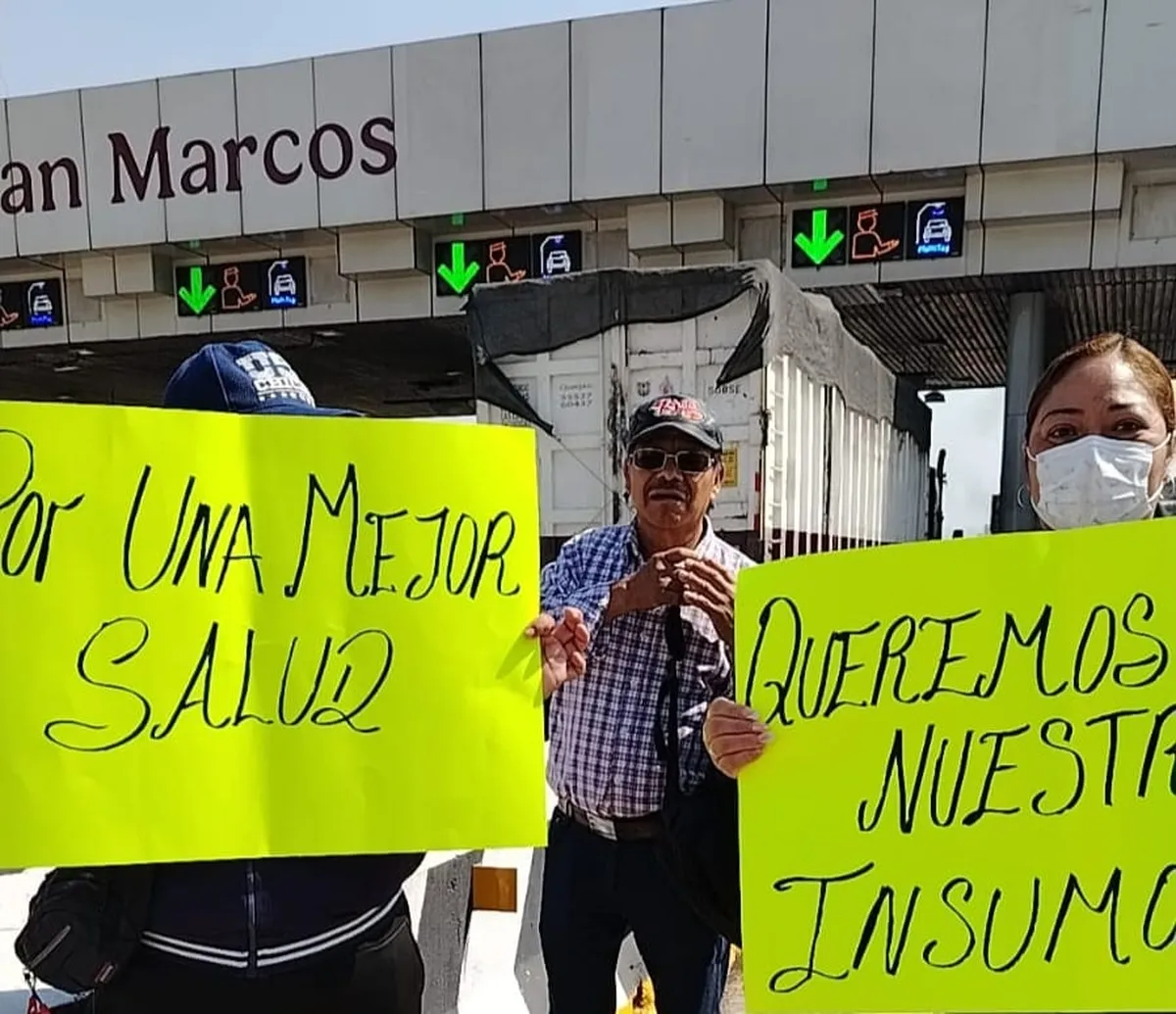 Los inconformes advirtieron que permanecerán en el lugar hasta que sean atendidos y se dé una solución a su demanda, en tanto.