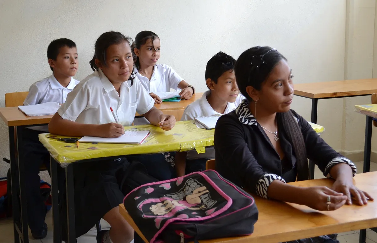 INEA crea programas para regularizar a mexiquenses sin educación escolar