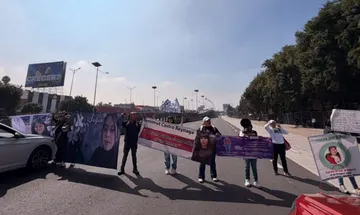 Familias de víctimas de feminicidio colapsan Periférico Norte; exigen atención de la Fiscalía