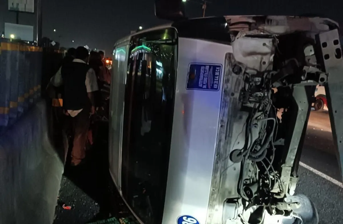 México-Pachuca: Vuelca unidad de transporte público