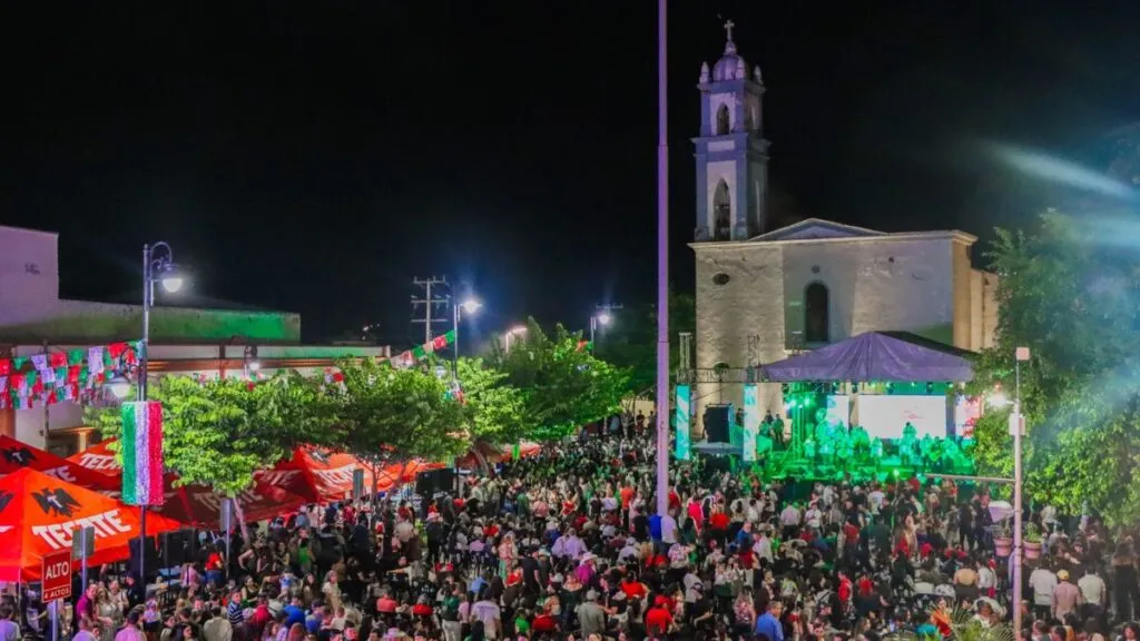 ¡Viva Badiraguato! ¡Viva Sinaloa! ¡Viva México! José Paz López encabeza el tradicional Grito de Independencia 