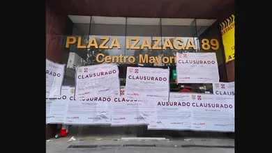 En este centro comercial, conocido también como la Plaza China y que se ubica en el Centro Histórico de la Ciudad de México, se podían encontrar productos desde belleza, electrodomésticos, ropa, productos para mascotas, niños, entre otras cosas. Foto: LA Jornada.