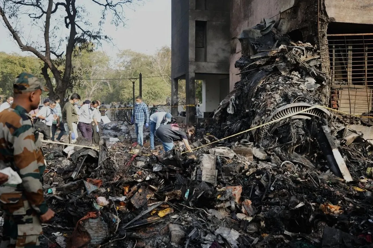 Hallan 204 cadáveres tras accidente de avión en Ahmedabad, India