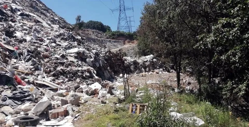 Exigen diputados castigos severos contra empresas que tiren basura en Naucalpan