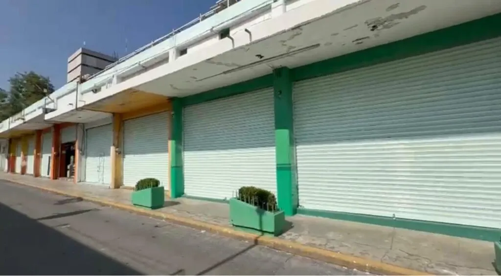 Después de cuatro décadas, Ricardo Moreno renueva el Pasaje Curi para impulsar el comercio local