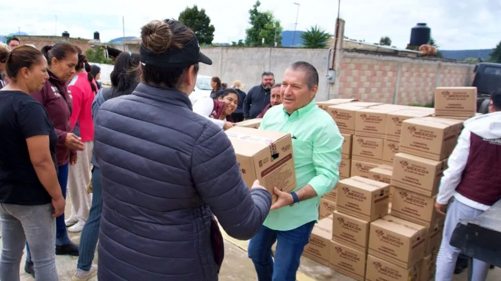 Héctor García, del PVEM, entrega más de 300 canastas alimentarias en Tenango del Valle